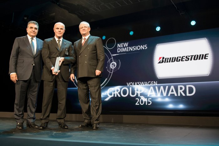 Bridgestone erhält Volkswagen Group Award1.jpg