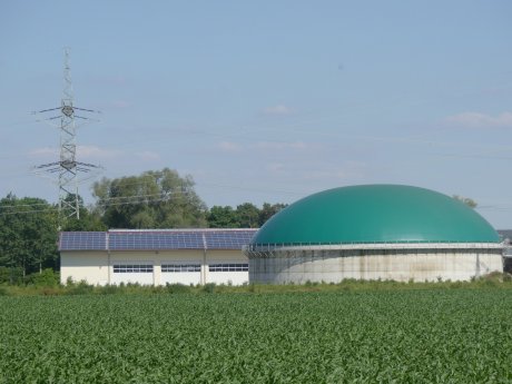 Biogasanlage und Photovoltaik in der Landwirtschaft.JPG