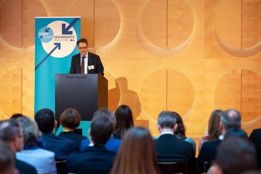 Bild 1_26_03_TP_Gesundheitsindustrie_Ministerialdirektor_Kleiner.jpg