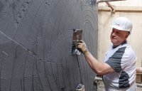 Mehrschichtige ISOTEC®-Außenabdichtung auf, um das Gebäude nachhaltig vor Feuchtigkeit von außen zu schützen. Ein geschultes Auge ist für eine fachgerechte Sanierung unerlässlich. Mehrschichtige ISOTEC®-Außenabdichtung auf, um das Gebäude nachhaltig vor Feuchtigkeit von außen zu schützen. Ein geschultes Auge ist für eine fachgerechte Sanierung unerlässlich.