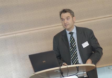 Dr. Oliver Grün, Vorsitzender des VDEB, bei der Eröffnung