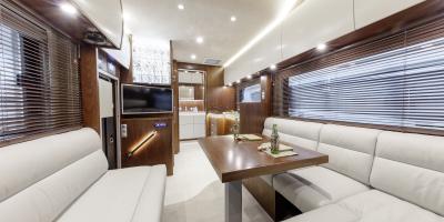 Die sportliche Luxusklasse: VARIO Alkoven 1050 auf MB Actros 1846 LL