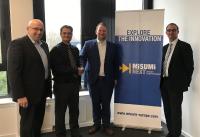 Von links nach rechts: Dietmar Theisen (MISUMI), Thomas Müller (STÄUBLI), Tommi Soiniemi (MISUMI) Christian Stehr (STÄUBLI). Anmerkung: Das Bild wurde vor der Corona Krise gemacht. Von links nach rechts: Dietmar Theisen (MISUMI), Thomas Müller (STÄUBLI), Tommi Soiniemi (MISUMI) Christian Stehr (STÄUBLI). Anmerkung: Das Bild wurde vor der Corona Krise gemacht.