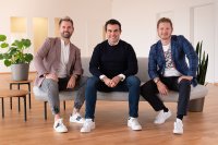 (v.li.) Saša Savić (Chief Sales Officer), Hanns-Bertin Aderhold (Chief Executive Officer), Julian Baumann (Chief Marketing Officer)
Fotohinweis: Leonie Schwaiger/Cobrainer