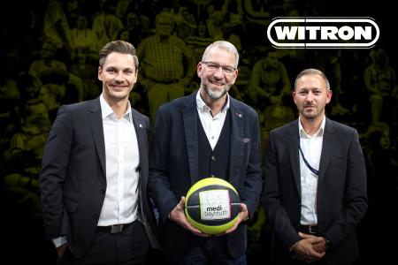 Foto: medi bayreuthBesiegelten die Partnerschaft: medi bayreuth und WITRON (v.l.n.r) Christian Frank (Marketing & Sales medi bayreuth), Helmut Prieschenk (Geschäftsführer WITRON Logistik + Informatik GmbH), Björn Albrecht (Geschäftsführer medi bayreuth)