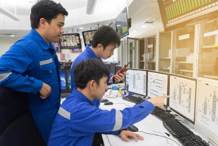 Das DeltaV Automatisierungssystem von Emerson unterstützt Unternehmen bei schneller Markteinführung und effizienter Produktion durch Vereinfachung komplexer Betriebsabläufe und Minimierung von Projektrisiken