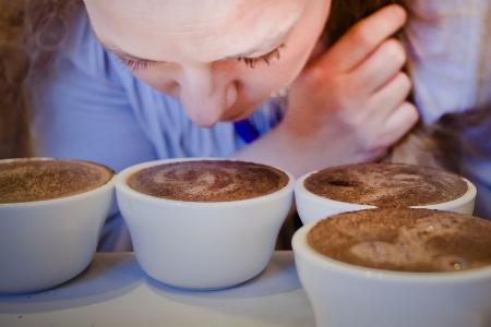 Mit mineralisch vollkommen ausgewogenem Wasser zubereitet erreichen Kaffeespezialitäten ein feines, rundes Geschmacksprofil in Barista-Qualität. /Foto: Daniela Linares