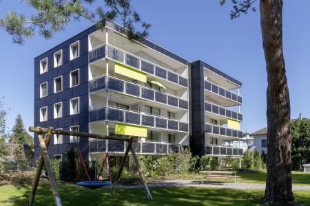 Die Fassadenanlage hat eine gute Position zur tiefstehenden Sonne.
Foto: arento.ch