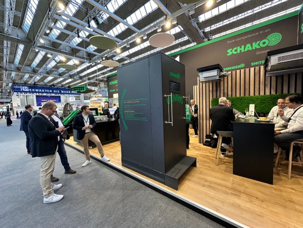 Bild 3 - UEMWS-Einbau im Messeexponat - Fluransicht zum SCHAKO Messestand.jpg