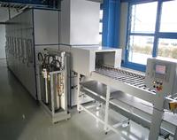 Die Anlage mit sechs Becken ermöglicht Reinigungs- und Passivierungsprozesse mit automatisiertem Warentransport.