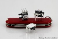 Verschiedene Varianten des board-mount Drucksensors AMS 6832 für Differenzdruck, Absolutdruck, barometrischen Druck und bidirektionalen Differenzdruck. Die Sensoren wurden zum Größenvergleich um ein Taschenmesser arrangiert.