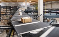 Zwei Gurte pro Carrier bieten höchste Förderbarkeit und Durchsatzraten für den Onlinehandel