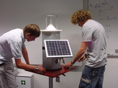 Intelligentes Energiesparen: In der Schüler-Ingenieur-Akademie und im Studiengang Optoelektronik/ Lasertechnik an der Hochschule Aalen ein topaktuelles Thema. Die Schüler konstruierten und bauten eine rotierende Solarleuchte