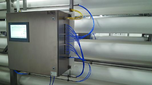 Permeat-Monitoring-System für die kontinuierliche Einzeldruckrohr-Überwachung von Membrandefekten in Nanofiltrations- und Umkehrosmoseanlagen. (Quelle: Bürkert Fluid Control Systems)