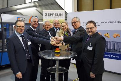 Namen v.l.nr.: Reiner Wolf, Gebietsleiter Prima Power Axel Kiefer, CEO Zeppelin Systems GmbH Emilio Maio, Geschäftsführer Prima Power Michael Piepenbrock, Business Unit Leiter Food Processing Plants Sophie Rabenau, Projektleiterin Peter Gerstmann, CEO Zeppelin GmbH Wolfgang Horn, Geschäftsführer Zeppelin Systems GmbH