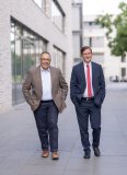 Helmut Krcmar (links) und Daniel Gottschald setzen ein Zeichen für den Klimaschutz.
