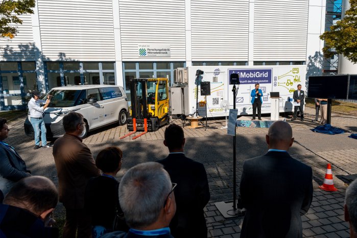 Pressefoto_eMobiGrid_StS-DrClaudiaElifStutz-BMV_copy-mohr-GmbH.jpg