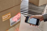 Die neuen Handscanner von trans-o-flex haben ein 5-Zoll-Bedienfeld aus Corning Gorilla-Glas und wiegen inklusive Akku 250 Gramm. Damit kann das Gerät bis zu 14 Stunden arbeiten