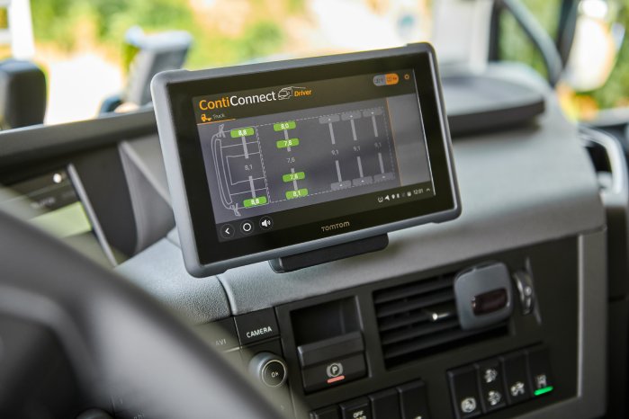 ContiConnect_Display_TomTom_2.jpg