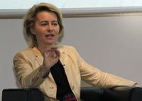 Bundesarbeitsministerin Dr. Ursula von der Leyen plädierte bei der IHK Heilbronn-Franken dafür, qualifizierte Migranten nach Deutschland zu holen und pochte auf eine bessere Vereinbarkeit von Familie und Beruf. Nur so könne dem Fachkräftemangel begegnet werden. Fotos: IHK