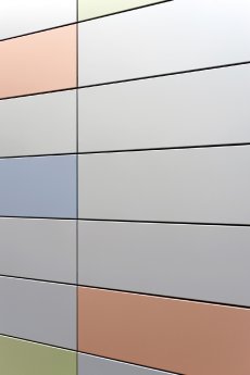 PM Reflections Pearl bringt changierendes Farbenspiel auf Fassaden.jpg