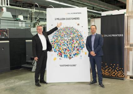 Dr. Michael Fries (l), CEO of Onlineprinters, and Onlineprinters CFO Dirk A. Müller welcome their one millionth customer with "Customer Globe" art print. The art print stands for diversity of Onlineprinters' customers and their creative projects. It will be a limited edition of 1,000 copies produced on indoor paper and printed with an HP Designjet Z 6800 / Copyright: Onlineprinters GmbH