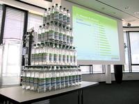 Bild 1: Anschauliche Menge: Jeder Deutsche verbraucht täglich 120 Liter Wasser