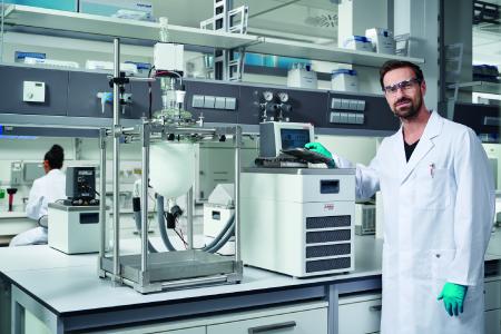 With the new MAGIO series, JULABO is expanding its product portfolio of high-end bridge mounted circulators, refrigerated and heating circulators – naturally all in the usual premium quality. The circulators operate in a working temperature range from -50 °C to +300 °C and with a heating capacity of up to 3 kW. Excellent heating/cooling performance guarantees very short heat-up and cool-down times.