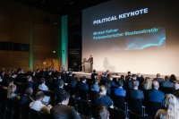 Parlamentarischer Staatssekretär Michael Kellner (BMWK) auf der LightCon