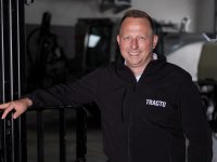 Seit 2019 leitet Thorsten Wedi den gesamten Bereich der TRACTO Finance und steht Kunden in allen Fragen rund um die Finanzierung zur Verfügung.