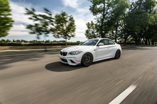 KW_DDC_ECU_BMW_M2_Gewindefahrwerk_Fahraufnahme_002.jpg