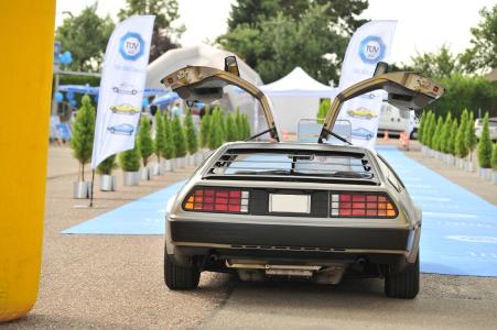 Oldtimer mit Kultstatus: ein DeLorean DMC-12.