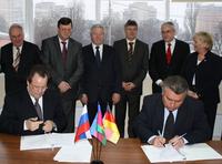 Erste Erfolge der Kooperation mit Krasnodar - die Trimble Germany GmbH aus Halle unterzeichnete mit ihrem russischen Partner eine Absichtserklärung zur Gründung eines gemeinsamen Unternehmens in Deutschland. Der russische Partner wird dabei wertvolles Know-How liefern