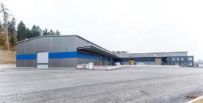 Die neuen Werkshallen von puren in Überlingen wurden gemäß KfW-Effizienzhaus 70 Standard für Wohnhäuser erreichtet. Foto: puren