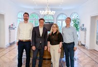 V. l. n. r.: Philipp Sindel (Senior Software Engineer der ISO Software Systeme GmbH), Michael Blank (Bereichsleiter der ISO Software GmbH), Britta Glatzel u. Christian Altenhöner (Partnermanager der Diamant Software GmbH) V. l. n. r.: Philipp Sindel (Senior Software Engineer der ISO Software Systeme GmbH), Michael Blank (Bereichsleiter der ISO Software GmbH), Britta Glatzel u. Christian Altenhöner (Partnermanager der Diamant Software GmbH)