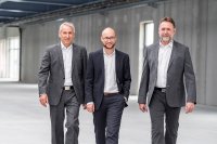 Die bisherige THERA-Trainer Geschäftsführung mit Peter Kopf (Gründer und CEO bis Ende 2023), Dr. Jonathan Kopf (CEO) und Otto Höbel (CTO) (von links nach rechts)