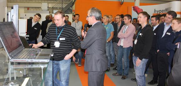 Liveprogrammierung während des Technologie Workshops in Ipsach (Bildquelle: OPEN MIND)