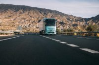 Volvo Trucks startet Serienproduktion von Elektro-Lkw mit bis zu 700 Kilometern Reichweite