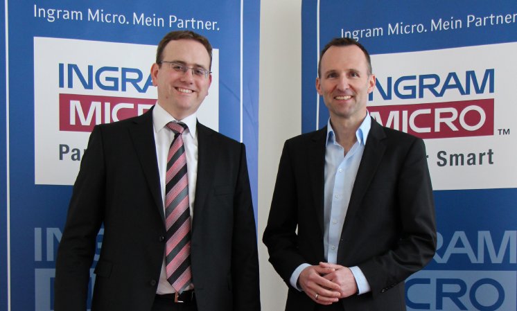 Markus Haake von LG (links) und Guenter Schiessl von Ingram Micro.jpg