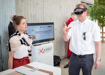 Bei Ubimax in Bremen konnten die Teilnehmer am Tag der Logistik 2018 neueste Technologien kennenlernen und selber ausprobieren. FOTO: BVL/Meier