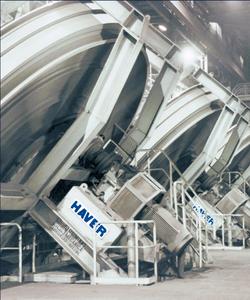 HAVER & BOECKER präsentiert auf der bauma 2010 einen riesigen Pelletierteller als Spiegel der konsequenten Weiterentwicklung der HAVER SCREENING GROUP