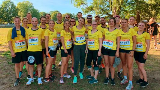 Foto (hl-studios, Erlangen): Sports- und Teamgeist beim Firmenlauf B2Run in Nürnberg