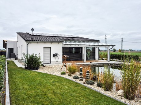 Objektbericht_Neubau_Bungalow_Aussenansicht_1.jpg