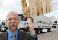 Projektleiter Stefan Wurthmann optmiert bei der sht das Palettenmanagement 