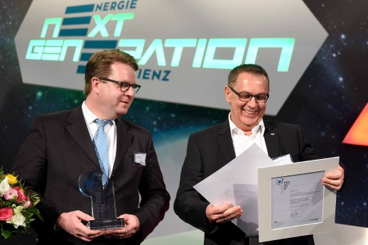 Pressebild Perpetuum Energieeffizienzpreis 2016 (Quelle Britta Pedersen DENEFF).jpg