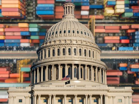 US-Kapitol vor Containern.png