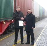 v.l.n.r. Andreas Ahlfeld, Niederlassungs-leiter POLZUG Bremerhaven und Andreas Grunwald, Bereichsleiter Port Solutions der dbh Logistics IT AG