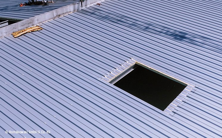 Projekteinblick_Dachsanierung_ROMA_Dachpaneel_Typ_RD_Pressebox.jpg