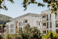 Einige Grundrisse in den GWW-Neubauten im Luther-Karree konzipierte die GWW speziell für Senioren-Zweier-WGs: außen jeweils Wohn- und Schlafraum und mittig Gemeinschaftswohnzimmer mit Balkon, Küche und Bädern.