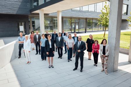 Ulrike Messerschmidt (im Vordergrund links), Kanzlerin der Hochschule Aalen, begrüßte ihre Kolleginnen und Kollegen von den Hochschulen für Angewandte Wissenschaften in Baden-Württemberg zur Sommertagung